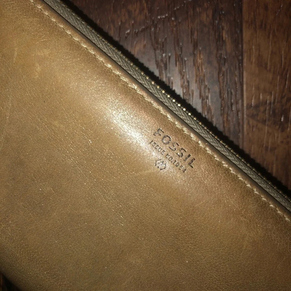 Fossil Wallet ✨ - Picture 2 of 4